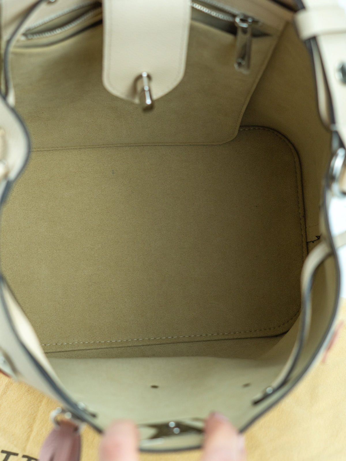 Louis Vuitton Lockme Bucket