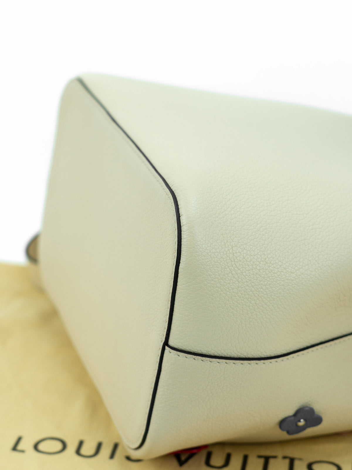 Louis Vuitton Lockme Bucket
