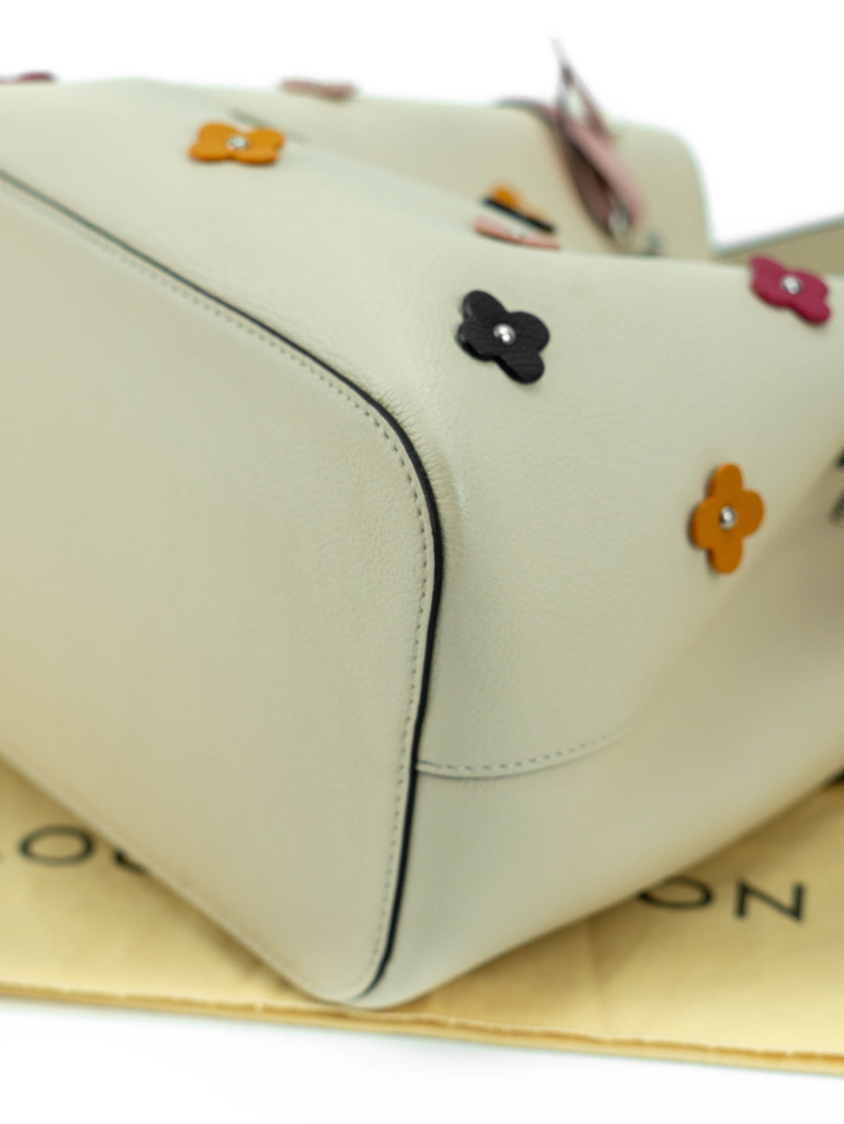 Louis Vuitton Lockme Bucket
