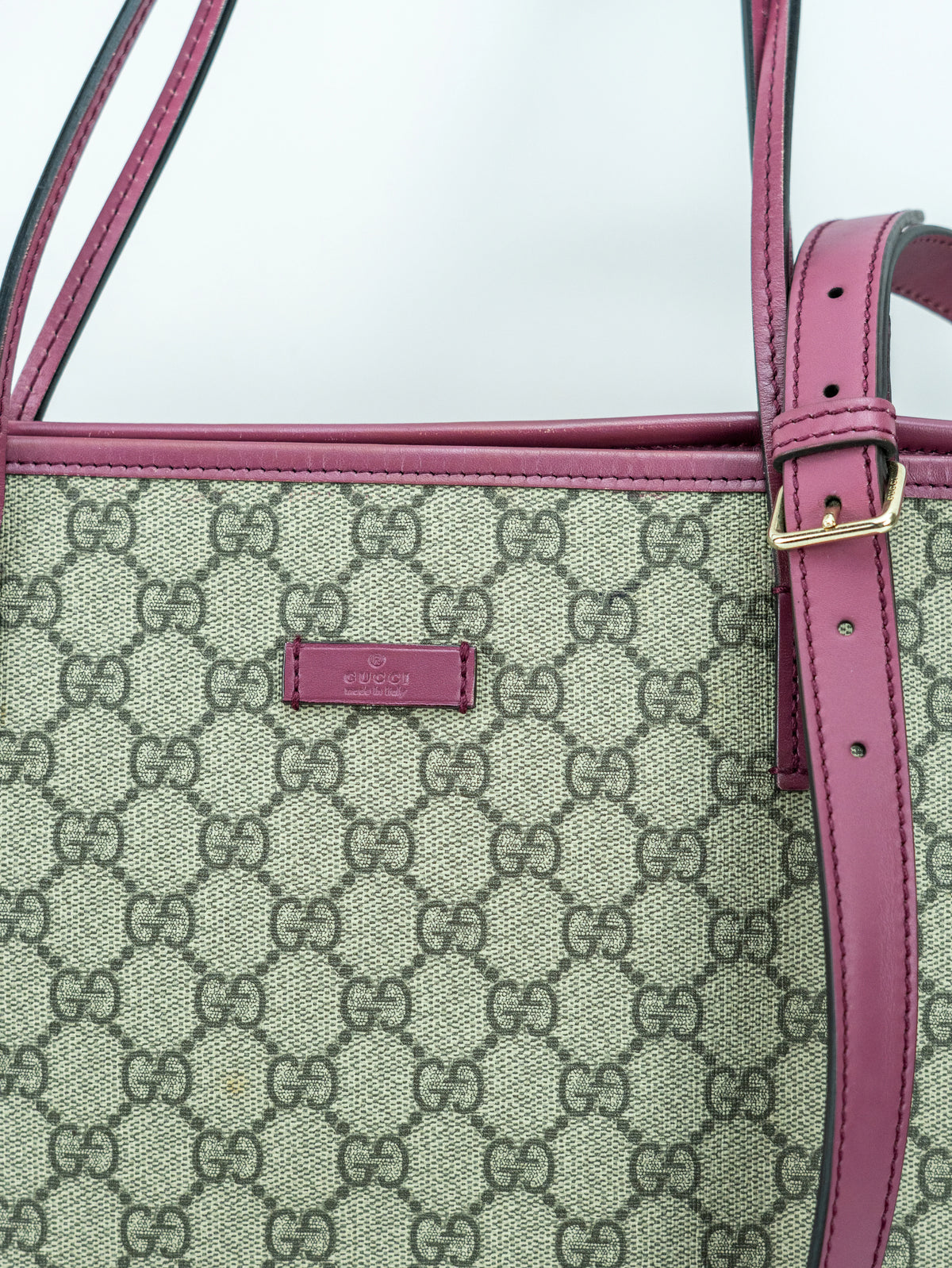 Gucci tote bag dettagli viola con tracolla