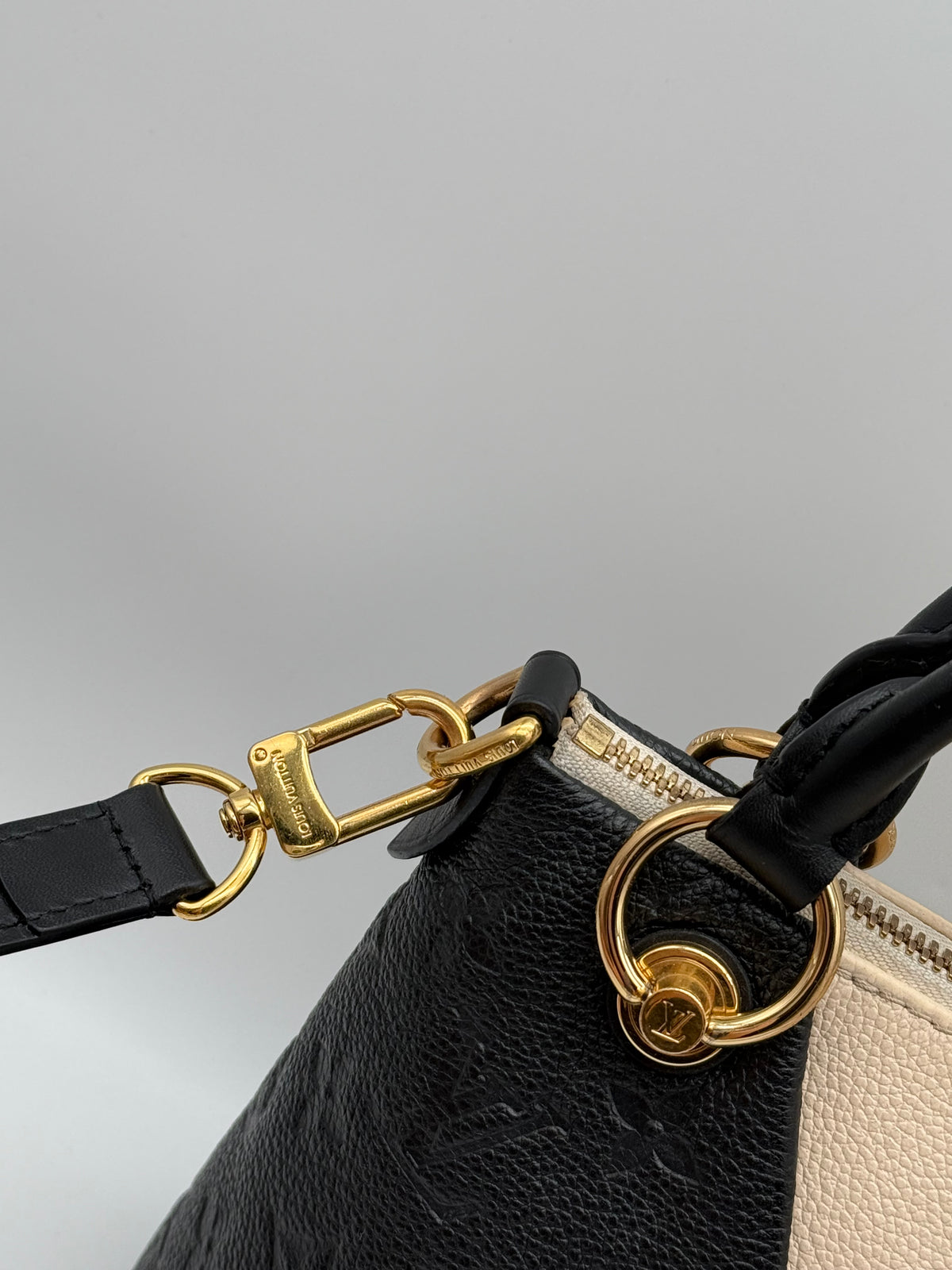 Louis Vuitton V tote BB nera - foto 8