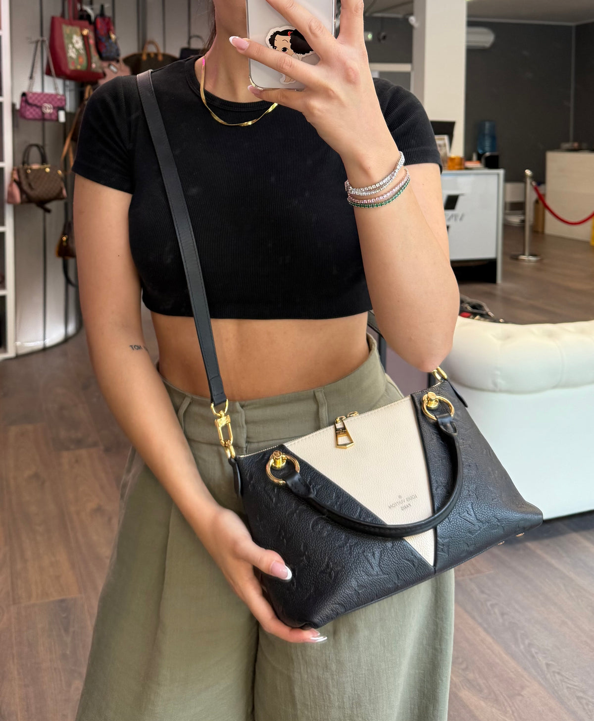 Louis Vuitton V tote BB nera - foto 2
