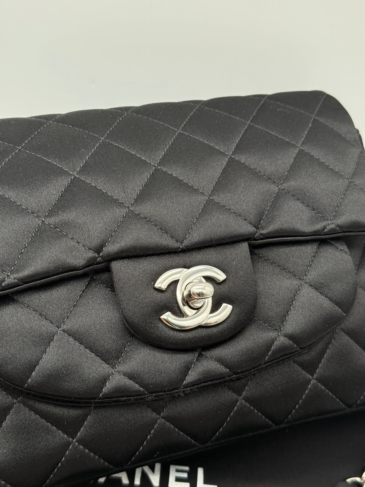 Chanel in seta nera trapuntata - foto 5