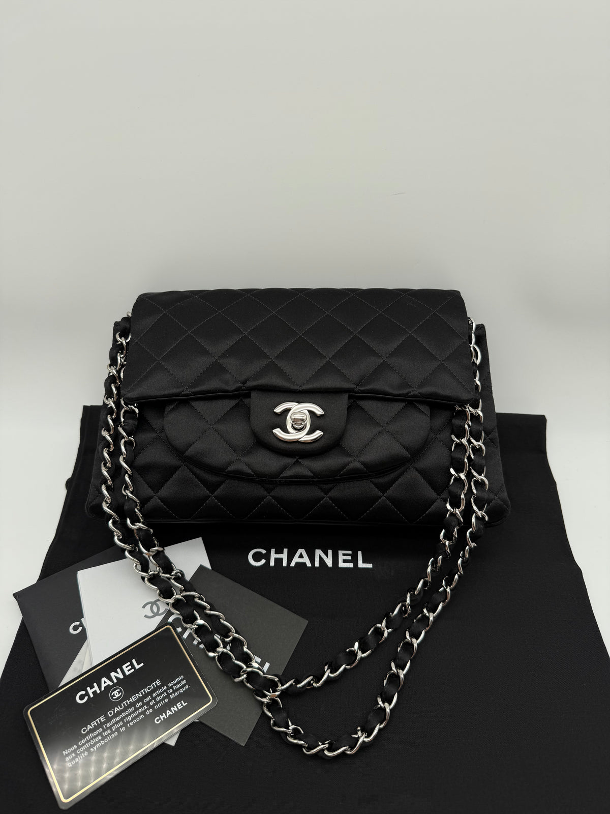 Chanel in seta nera trapuntata - foto 1