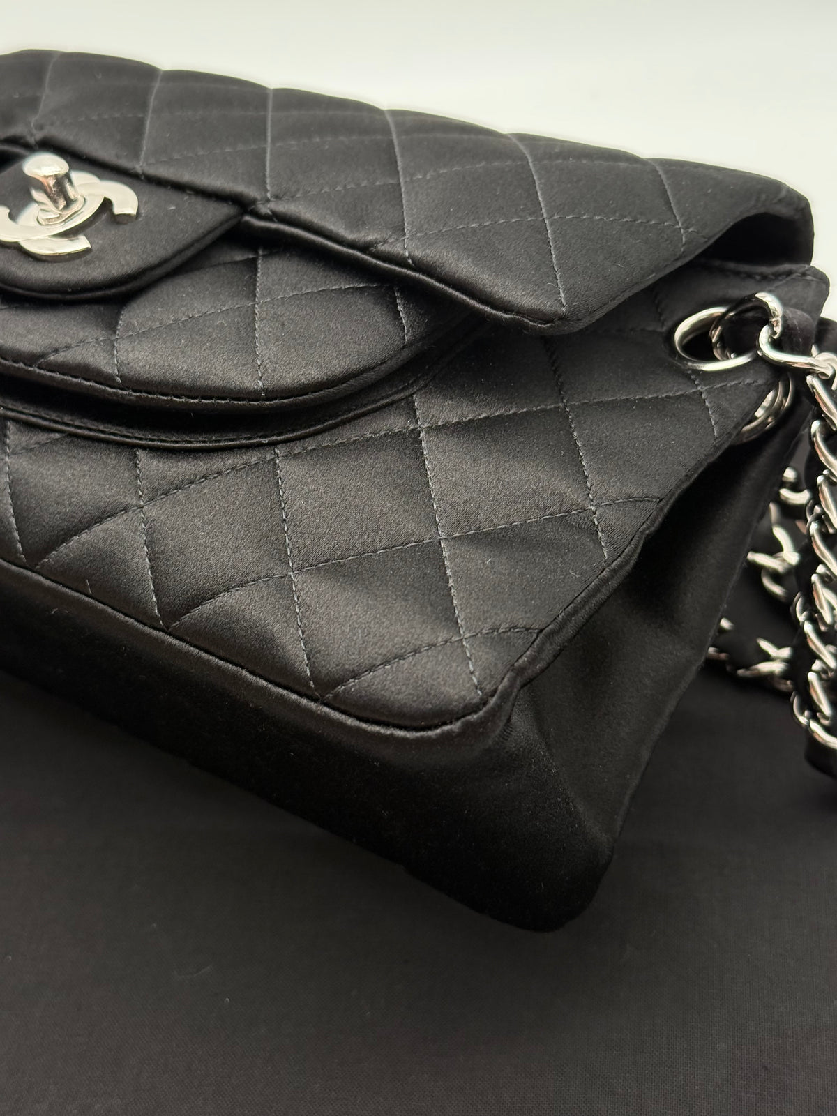 Chanel in seta nera trapuntata - foto 8