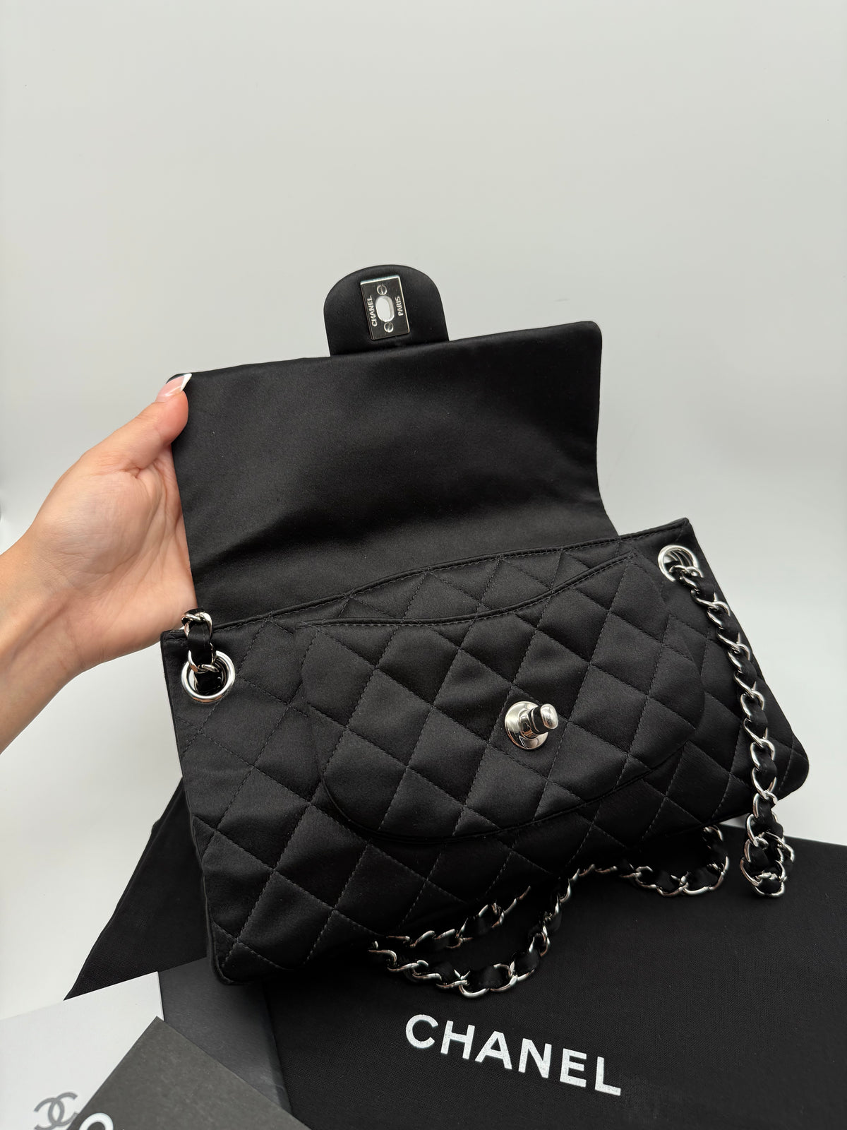 Chanel in seta nera trapuntata - foto 6