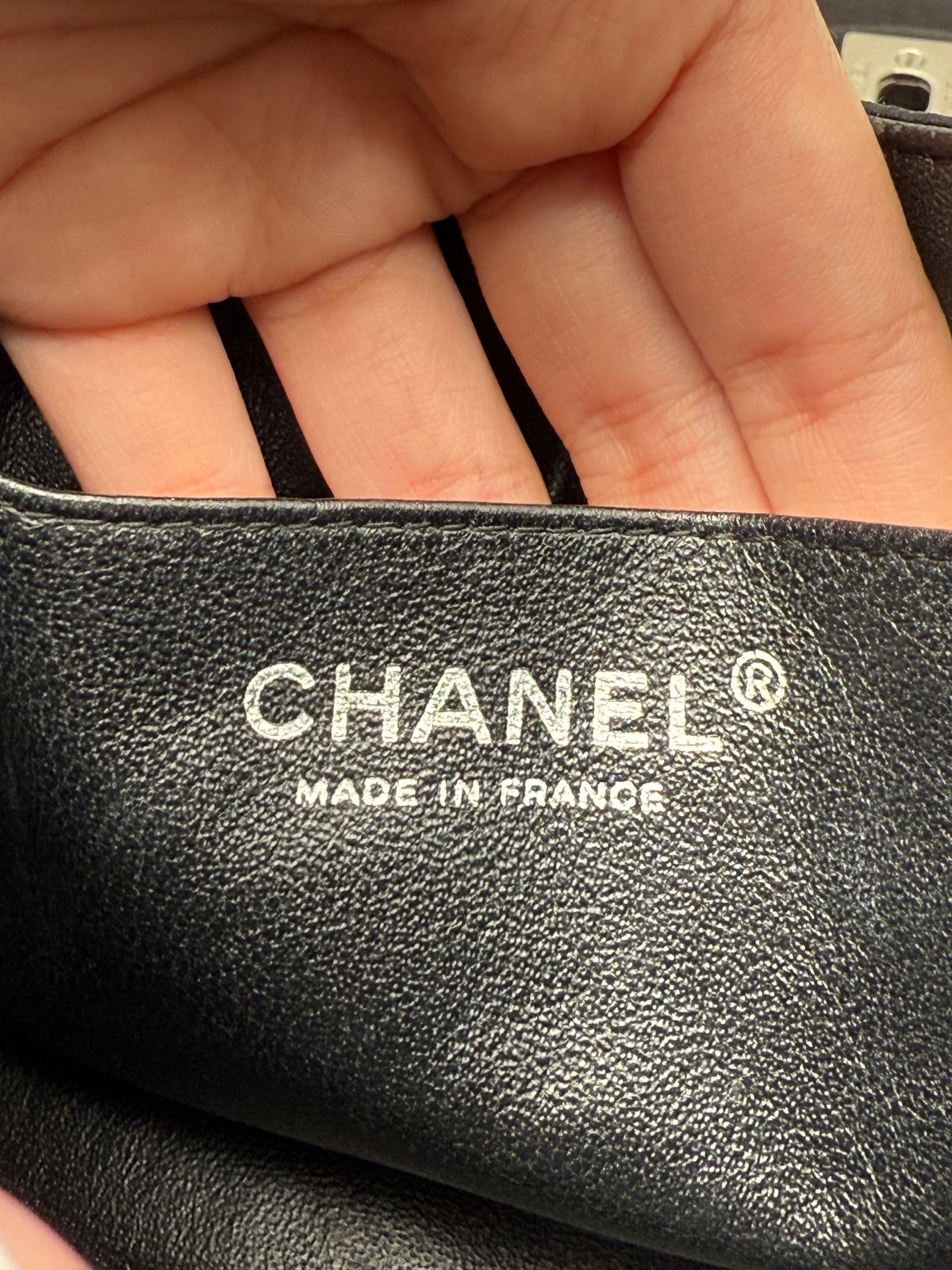 Chanel in seta nera trapuntata - foto 12