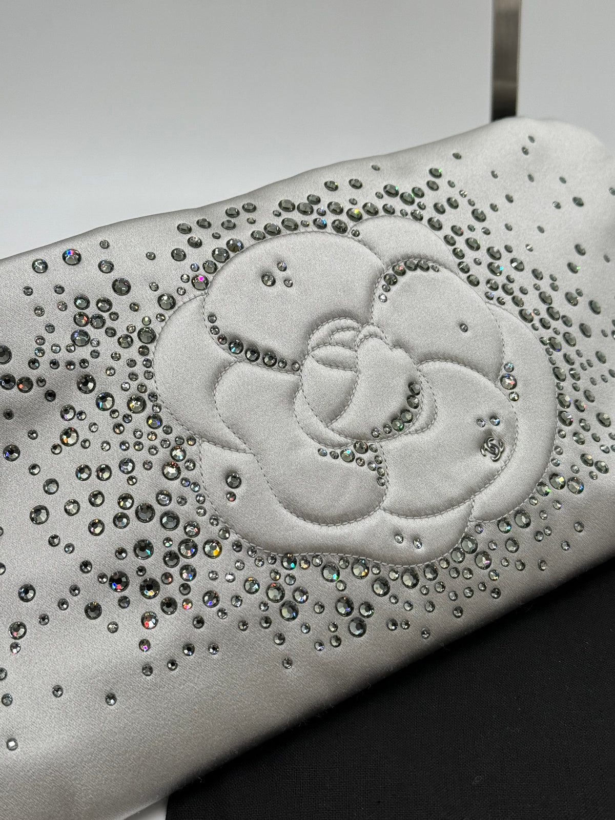 Chanel Clutch Camelia argento