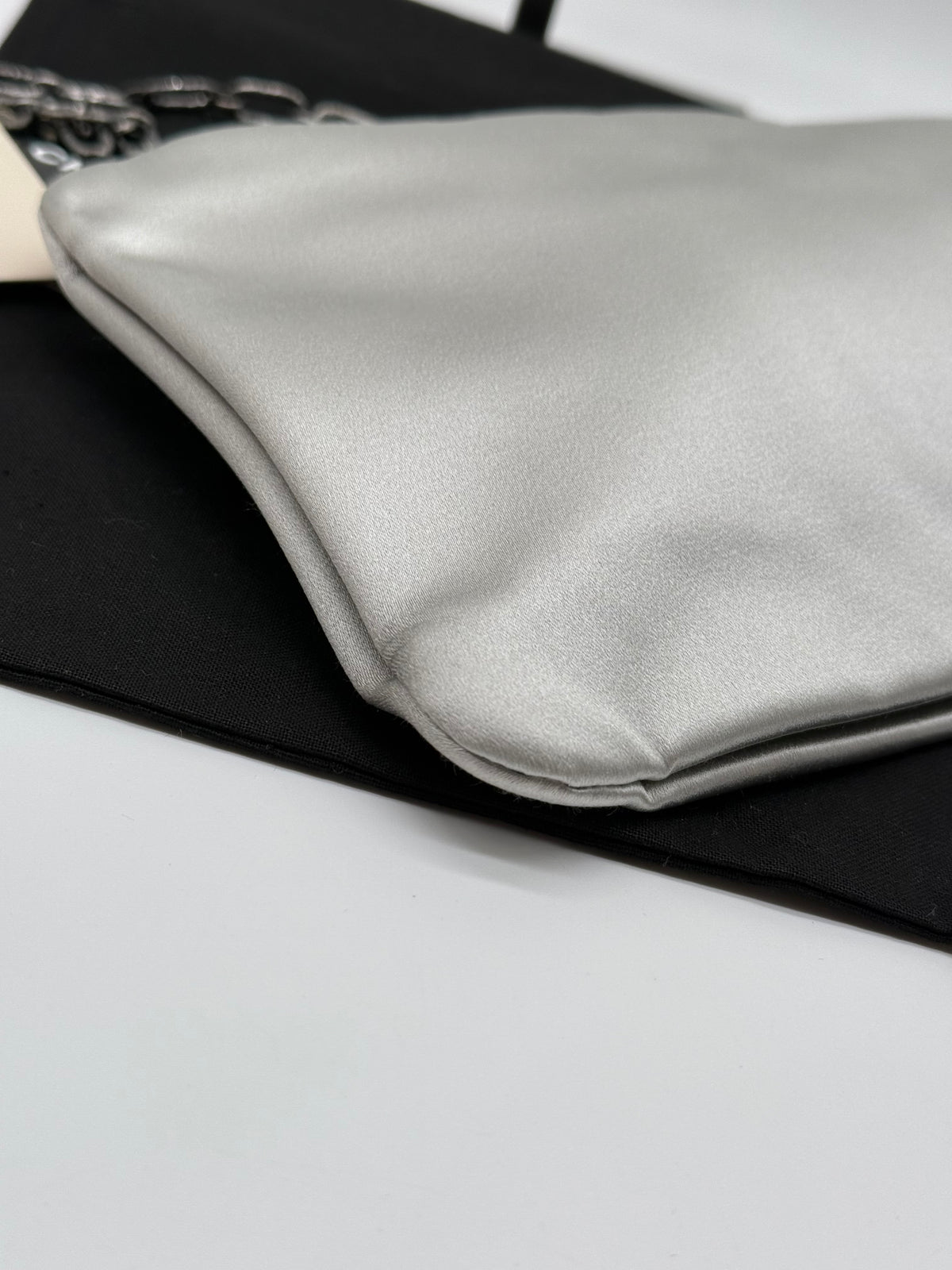 Chanel Clutch Camelia argento