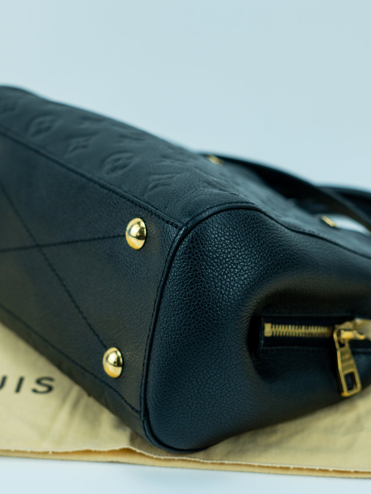 Louis Vuitton Montaigne BB in pelle nera
