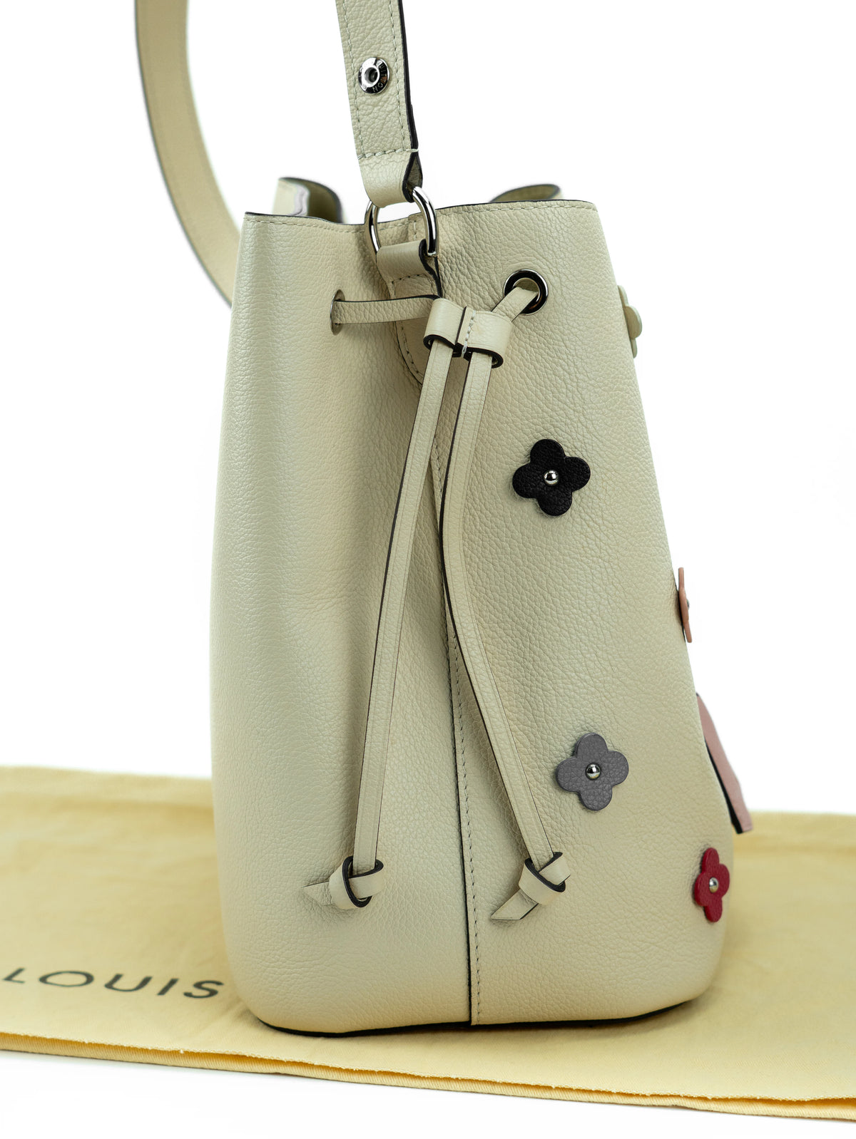 Louis Vuitton Lockme Bucket