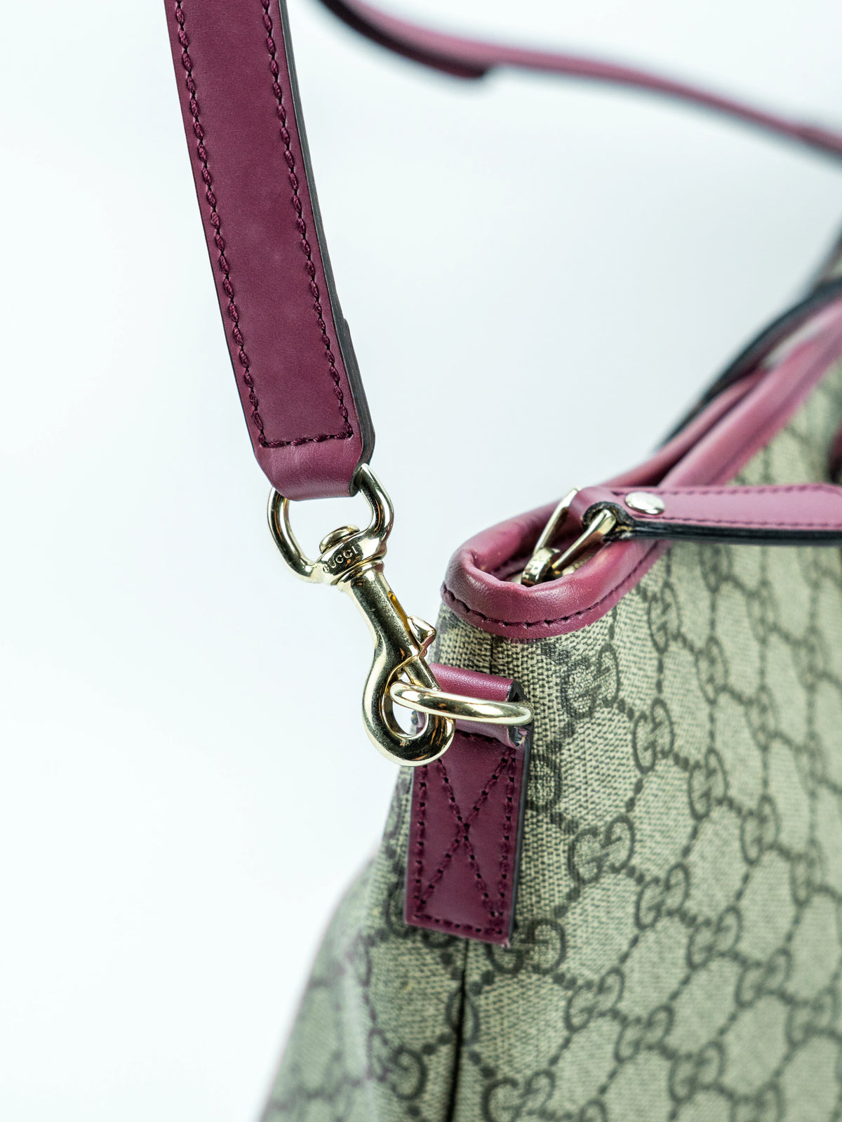 Gucci tote bag dettagli viola con tracolla