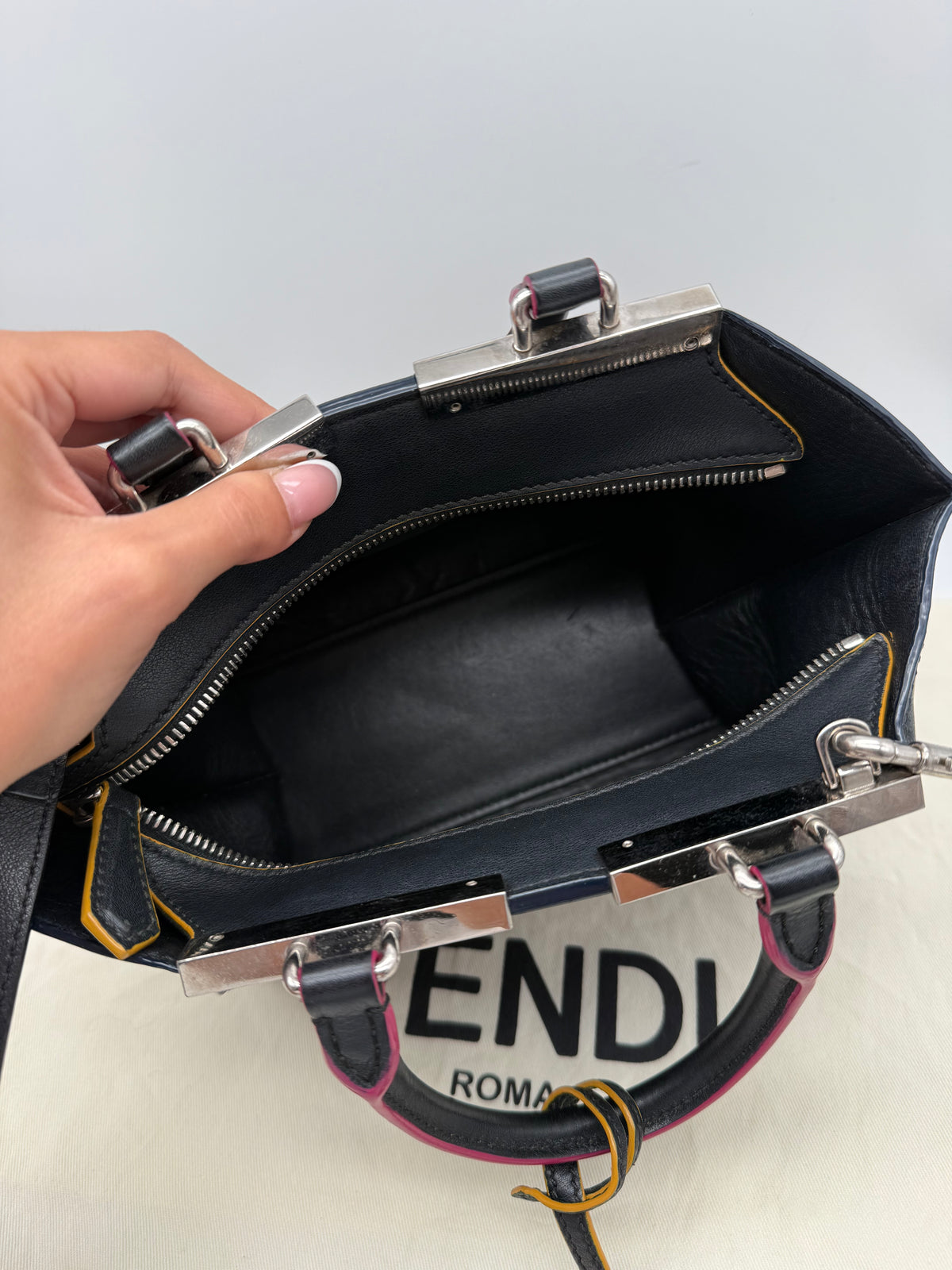 Fendi 3Jours piccola in pelle nera - foto 4