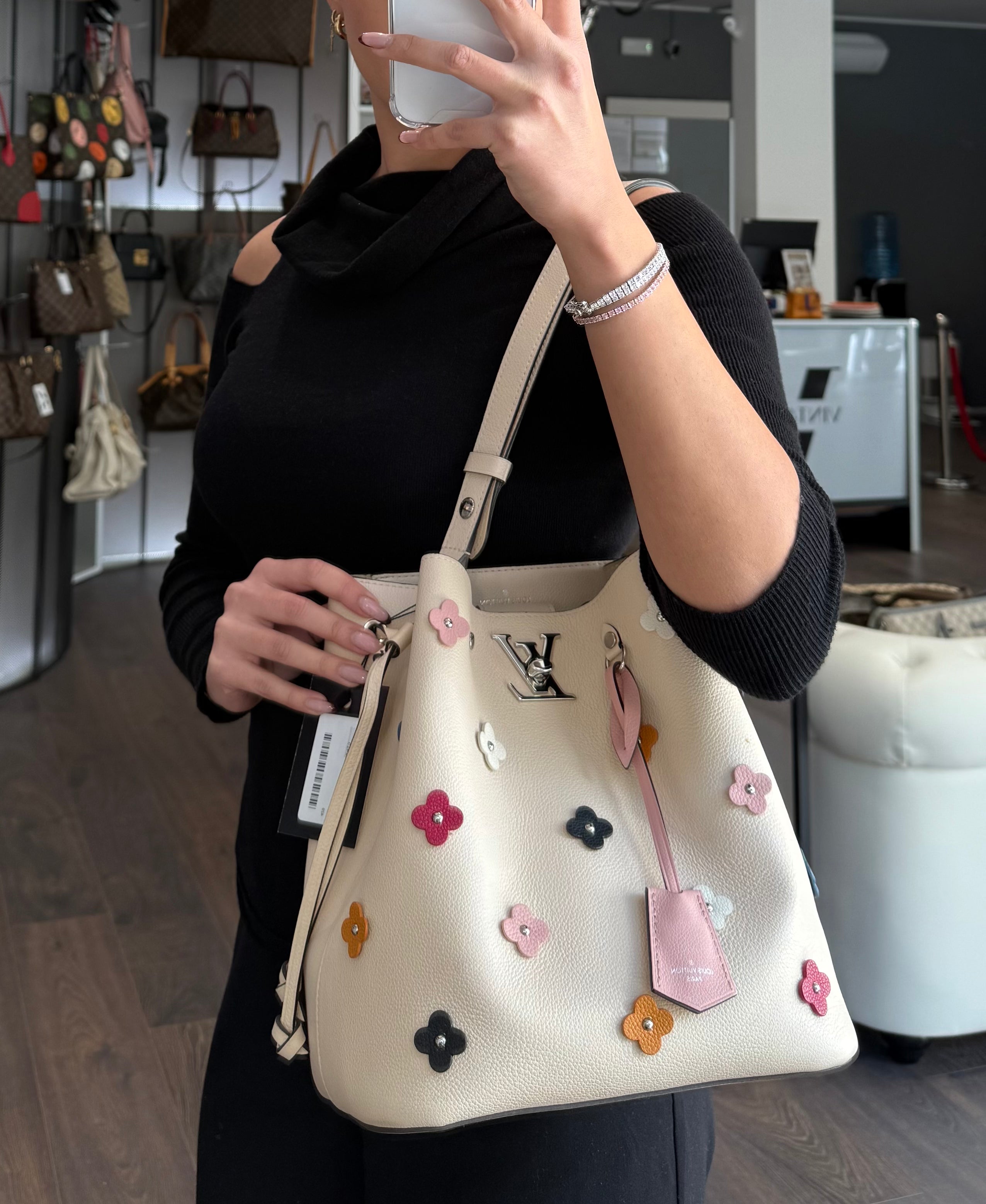 Louis Vuitton Lockme Bucket