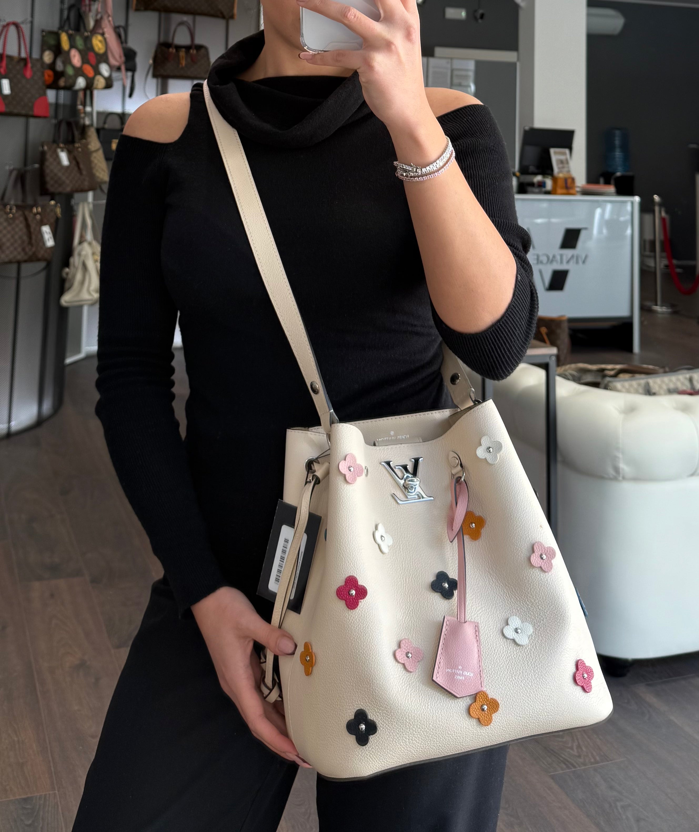 Louis Vuitton Lockme Bucket
