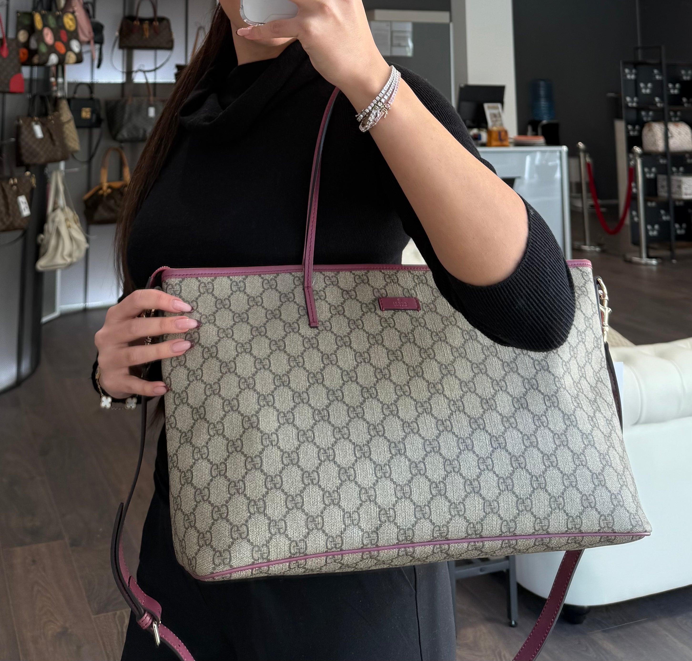 Gucci tote bag dettagli viola con tracolla