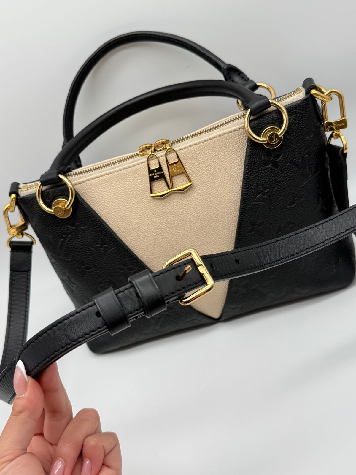Louis Vuitton V tote BB nera - foto 10