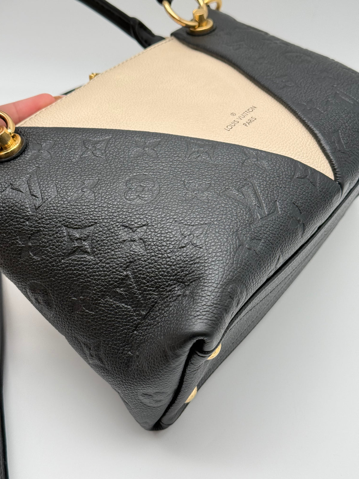Louis Vuitton V tote BB nera - foto 15