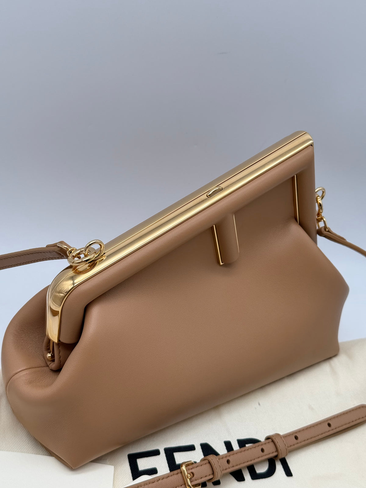 Fendi first small beige - foto 5