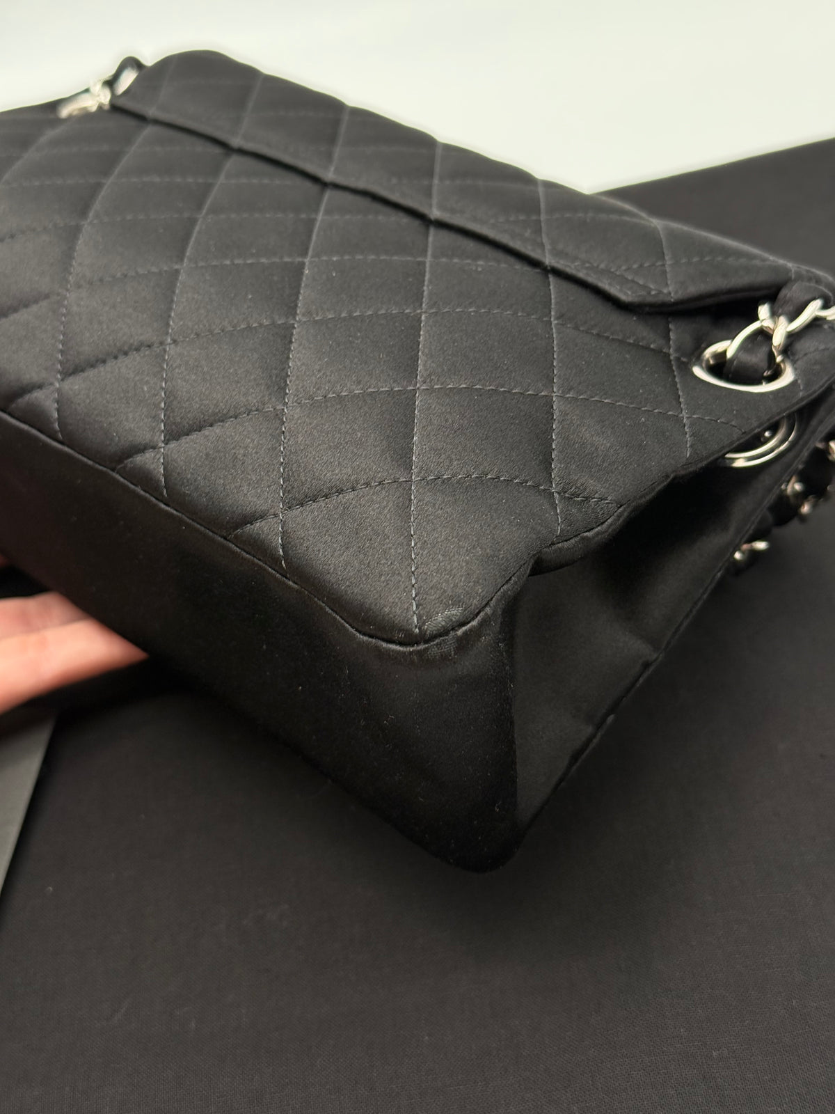 Chanel in seta nera trapuntata - foto 9