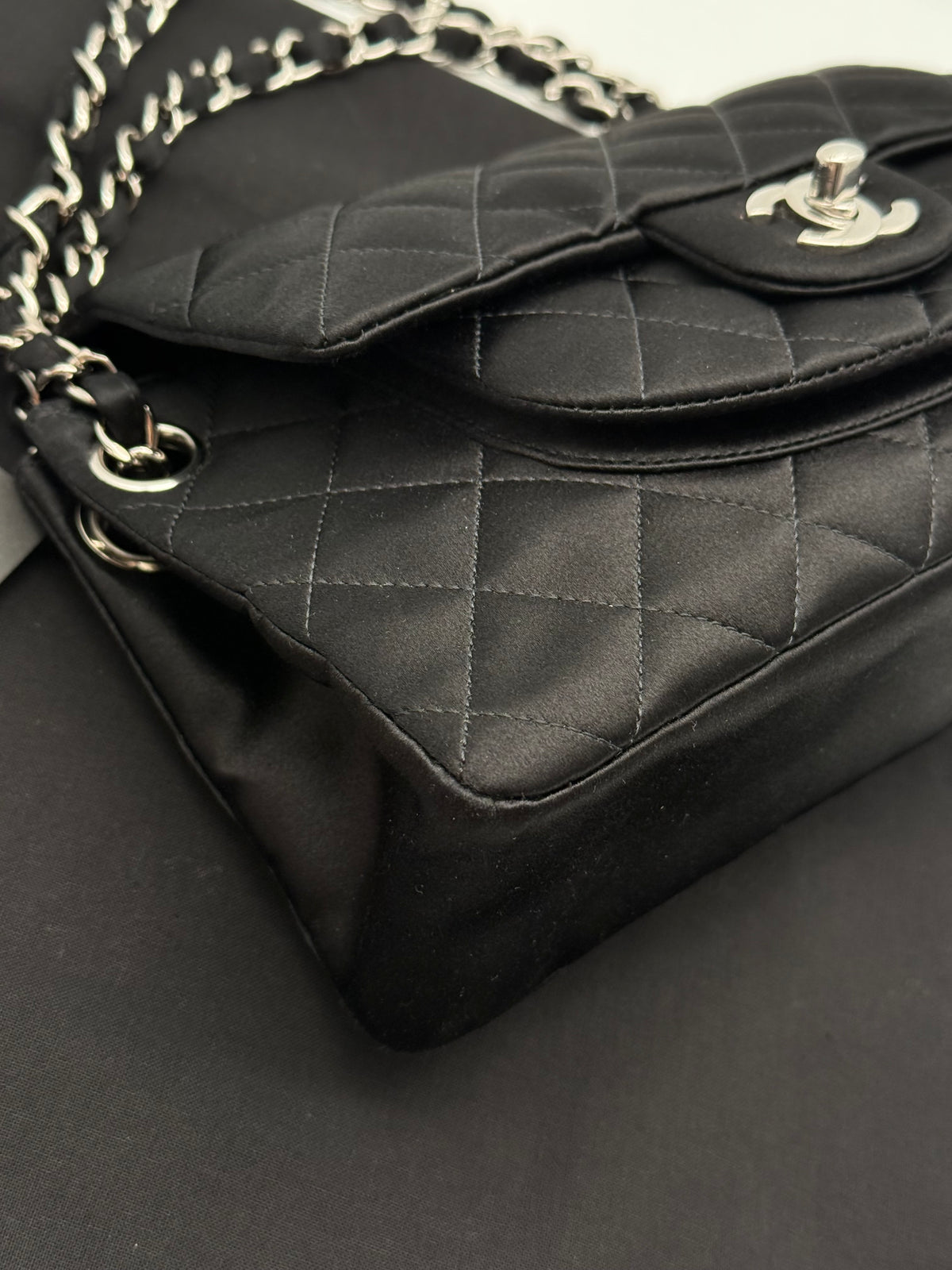 Chanel in seta nera trapuntata - foto 7