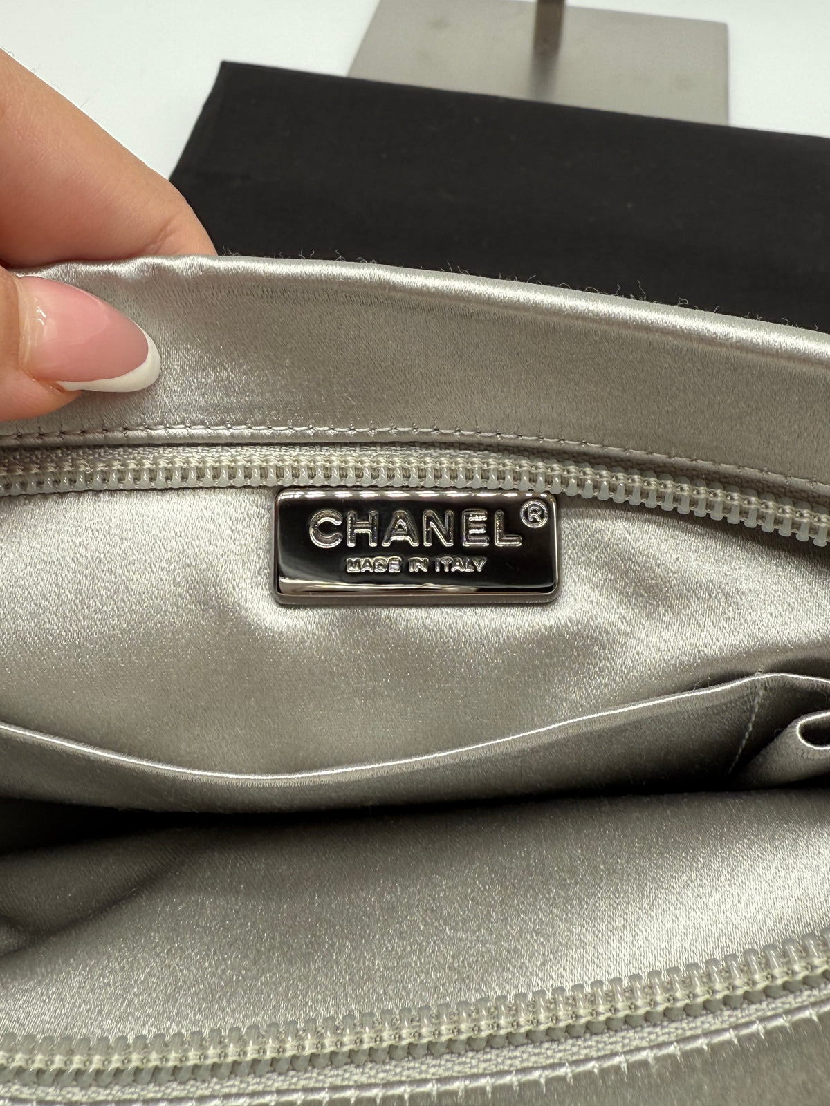 Chanel Clutch Camelia argento