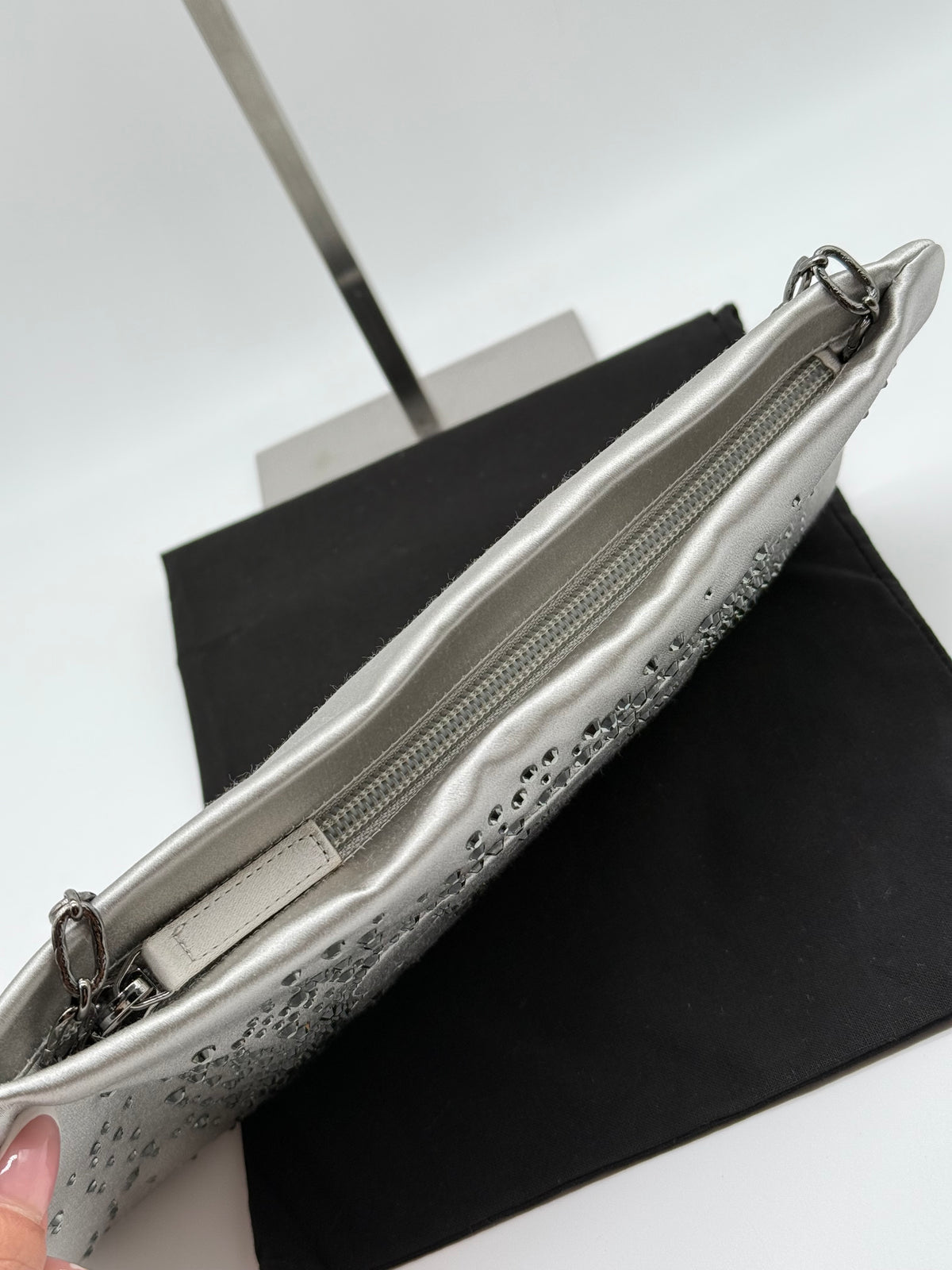 Chanel Clutch Camelia argento