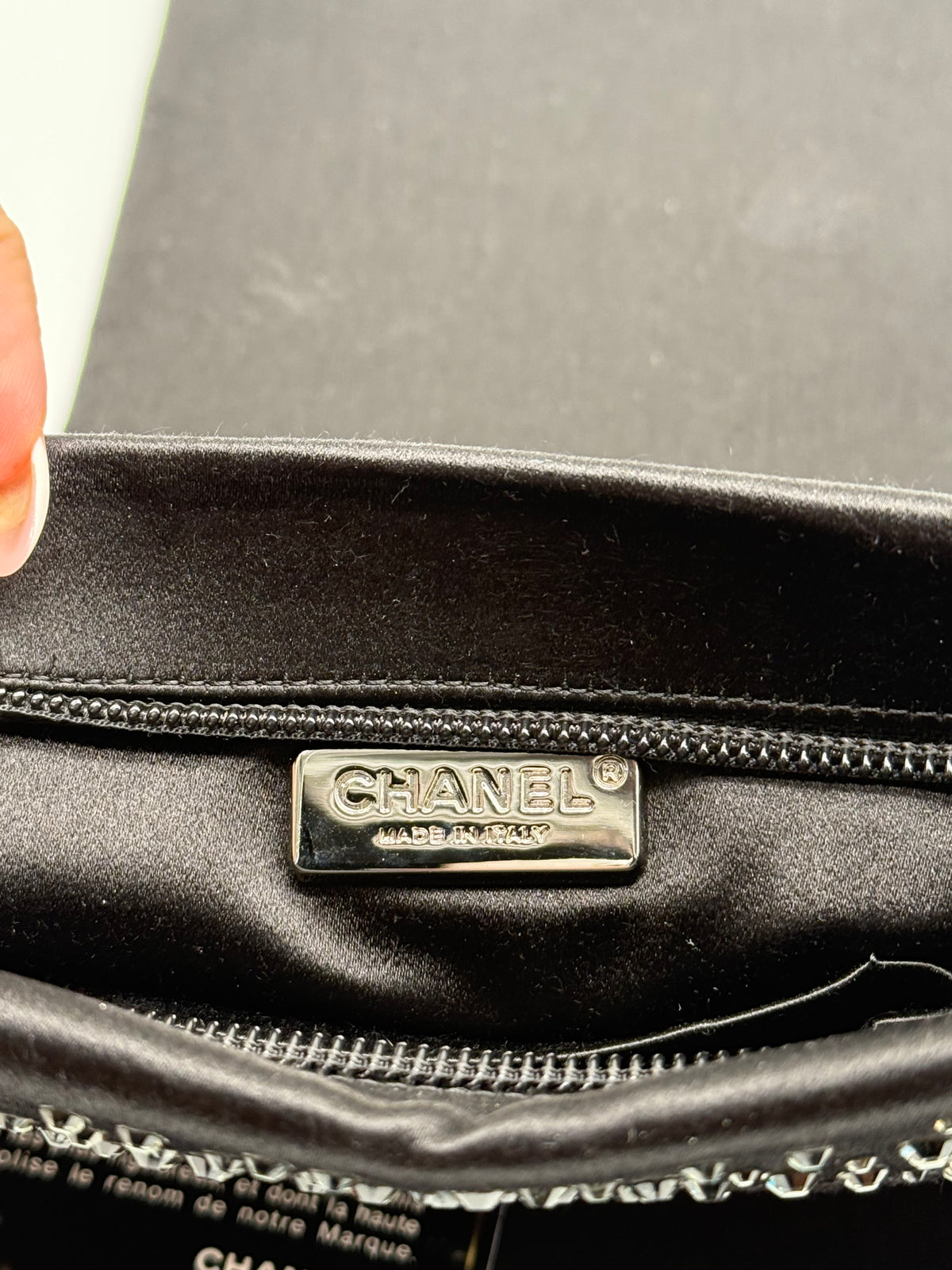 Chanel Clutch Camelia in seta nera